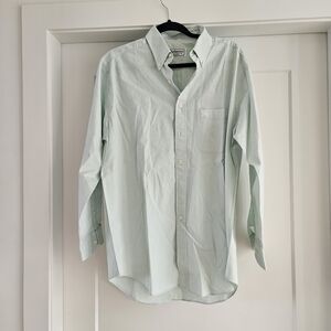 Burberrys Men's Light Green Casual Button-Down Shirt Vintage